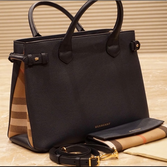 Navy signature Burberry bag - Picture 4 of 7